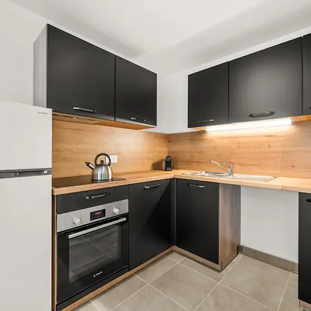 Val D'or, Moderne Et Famillial Pour 4 Personnes, Parking, Centre Gare Menton