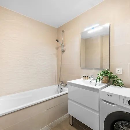 Val D'or, Moderne Et Famillial Pour 4 Personnes, Parking, Centre Gare Apartamento