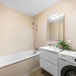 Val D'or, Moderne Et Famillial Pour 4 Personnes, Parking, Centre Gare 아파트