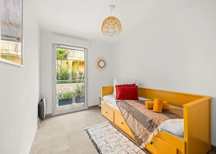 Val D'or, Moderne Et Famillial Pour 4 Personnes, Parking, Centre Gare アパート マントン